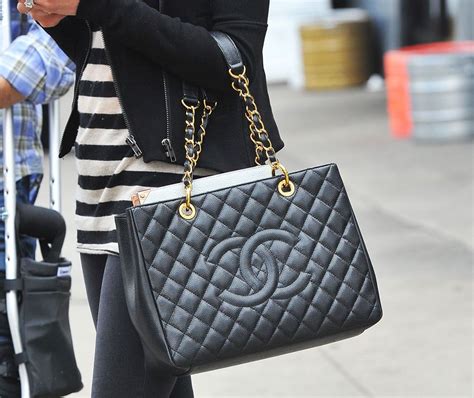 cual es el bolso mas barato de chanel|cartera Chanel precio.